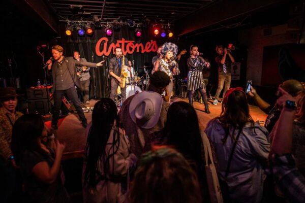 Best live music venues in downtown austin texas for tourists