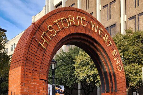 Dallas texas walking tours of historic landmarks