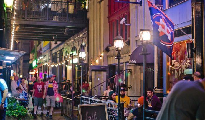 Exploring houstons historic districts