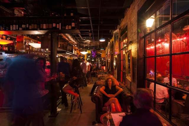 Houston neighborhoods for nightlife and entertainment