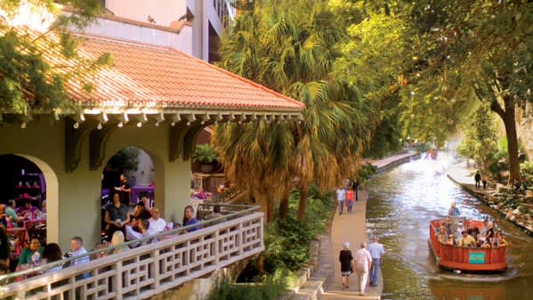 San antonio texas walking tours for architecture enthusiasts
