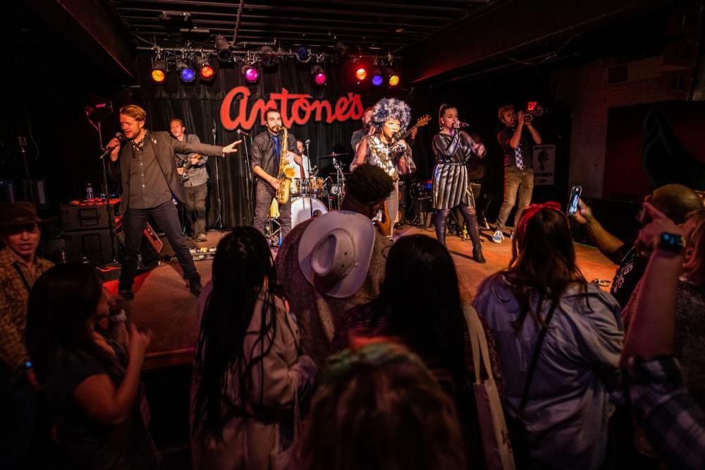 Top live music venues in austin texas on sixth street