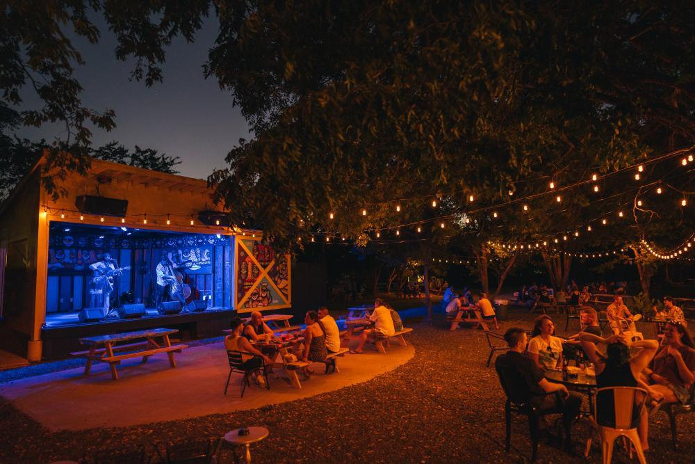 Top outdoor live music venues in austin texas