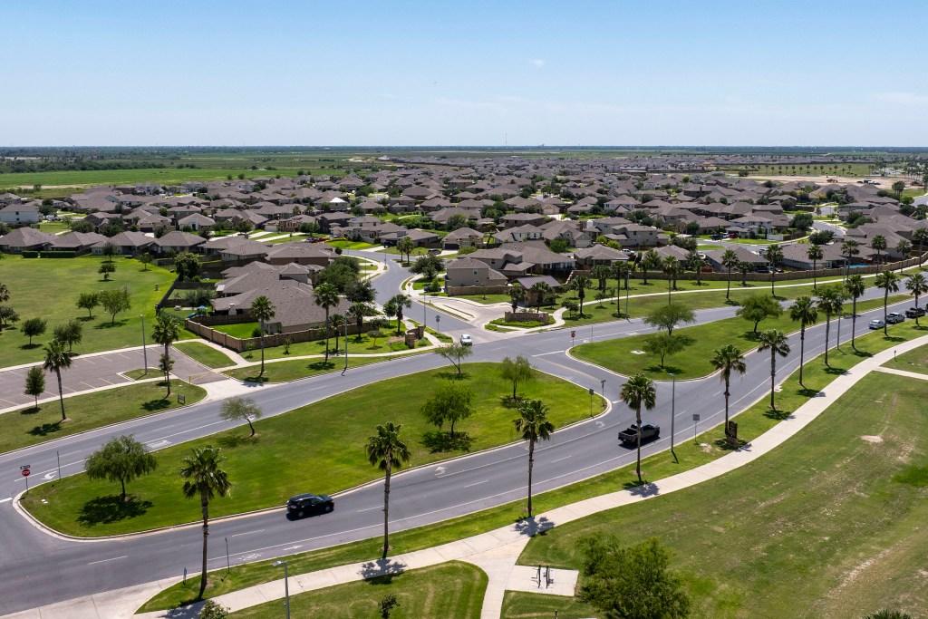 "South Texas Builders Report Industry Disruption Due to ICE Arrests: Construction at a Standstill"