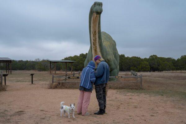 Residents Rally Against High Voltage Power Lines Threatening Dinosaur Valley State Park