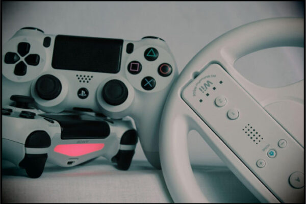 "Global Gaming Trends: Quick Mobile Sessions in Asia vs. Extended Console Nights in America"