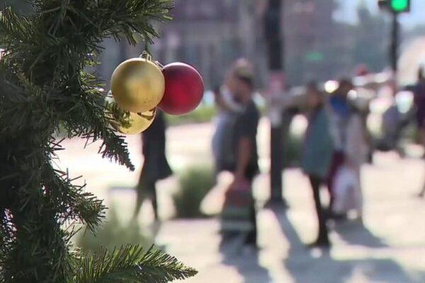 Last Minute Holiday Shopping: Shoppers Face Long Lines on Christmas Eve