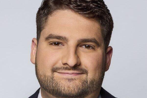 Senator Mark Kelly Takes Legal Action Against Hegseth to Prevent Cuts to Rank and Pension Benefits