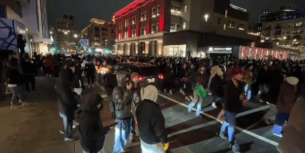 Minneapolis Teams Remove Barriers Surrounding Renee Good Memorial