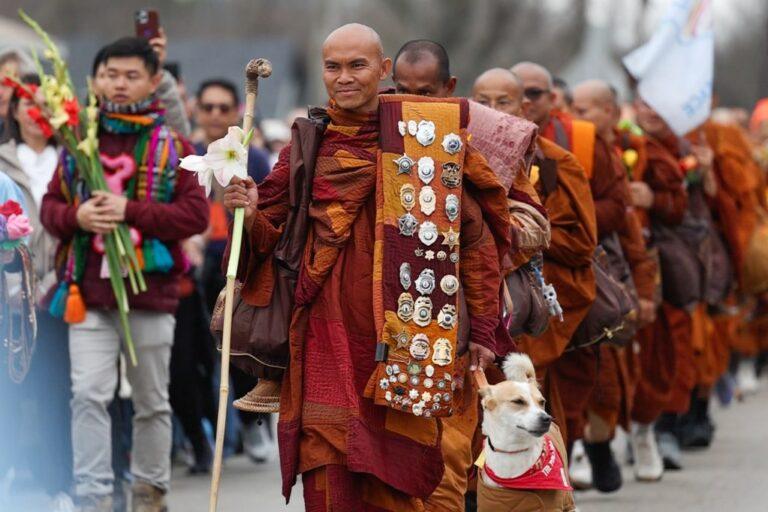Peaceful Journey: Stunning Photos of Fort Worth Monks Marching to Washington
