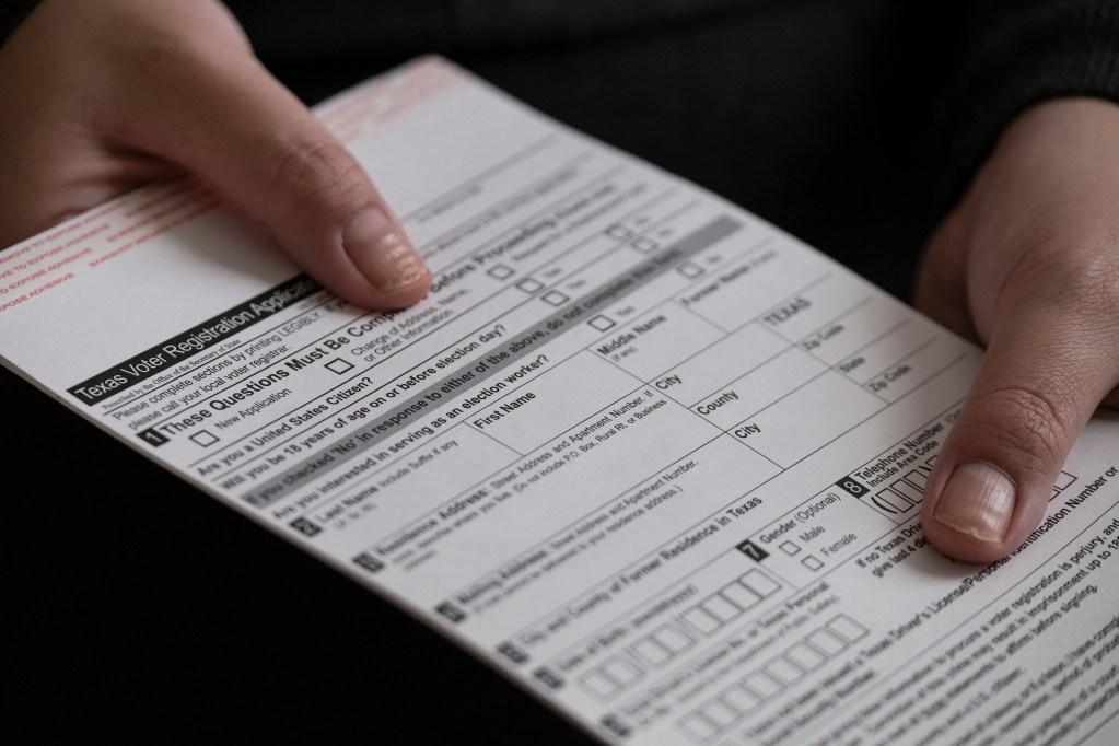Texas Election Software Issues and New Congressional Maps Cause Delays in Voter Registration Cards