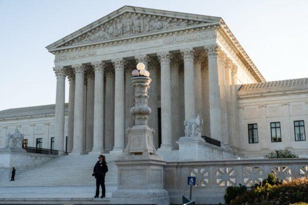 Economists Warn Texans: Supreme Court Ruling on Tariffs Won't Lower Prices Anytime Soon