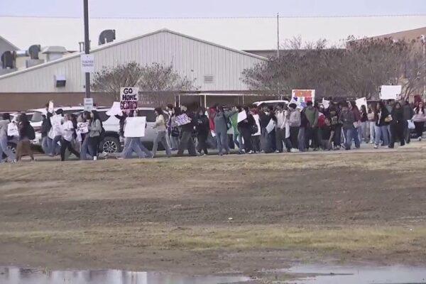 Texas Student Walkouts: Elgin ISD Students Rally Against ICE Operations