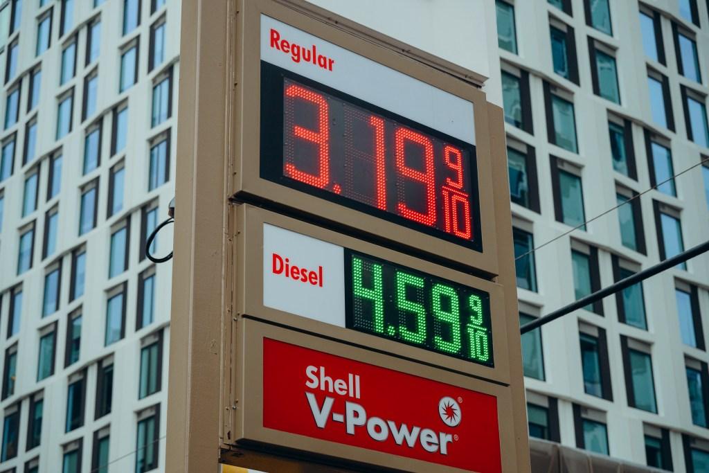 Texas Oil Companies Positioned to Profit from Iran War Disruptions Amid Rising Gas Prices for Consumers
