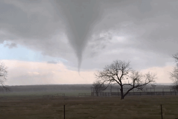 Severe Storms and Flooding Threats Persist in Dallas: Wind Advisory Alert