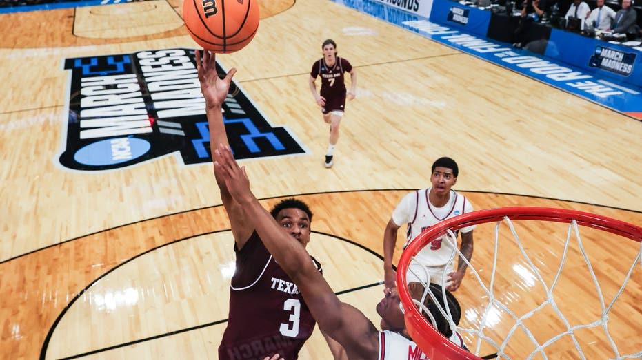 Houston Cougars Secure NCAA Tournament Victory Over Texas A&M