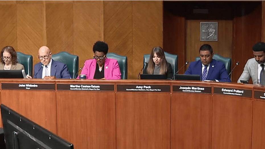 Houston City Council Considers Repeal of Immigration Ordinance Amid Funding Threats