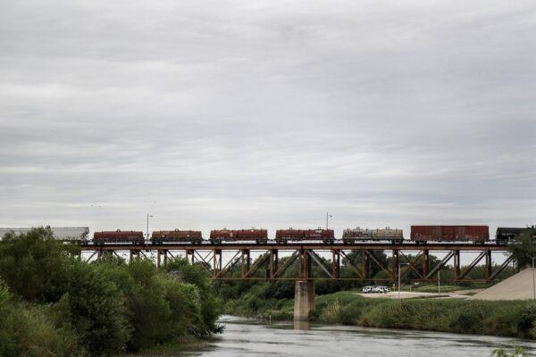 Heat Related Deaths: Six Bodies Discovered in Rail Car Near Laredo