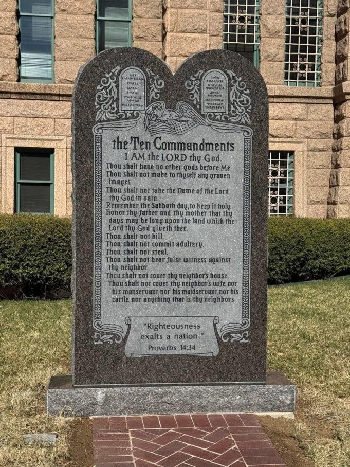 Fort Worth School Managers to Hold Discussion on Ten Commandments Tonight at 5 PM