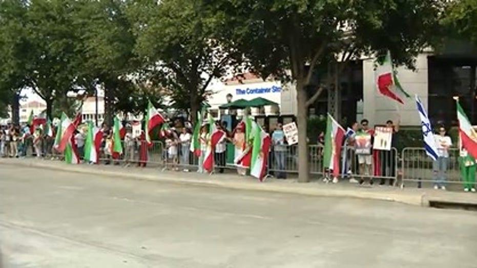 Iranian Americans in Houston Unite to Highlight Unrest and Internet Blackouts in Iran
