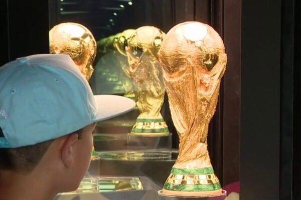 Houston Soccer Enthusiasts Endure Long Lines for Exclusive Look at FIFA World Cup 2026 Trophy