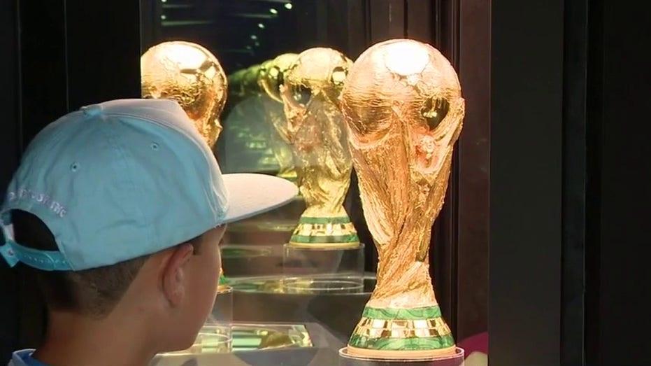 Houston Soccer Enthusiasts Endure Long Lines for Exclusive Look at FIFA World Cup 2026 Trophy