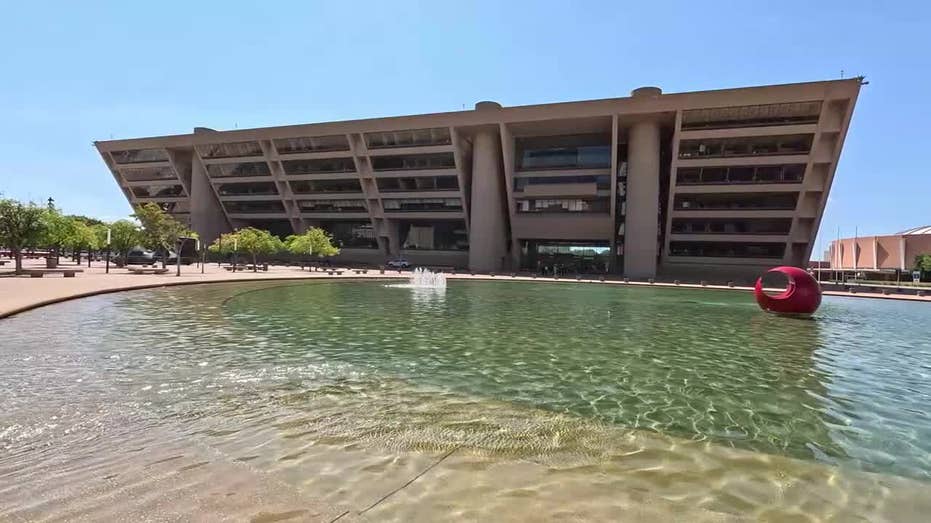 Judge Halts Dallas City Council Meeting Amid City Hall Redevelopment Lawsuit