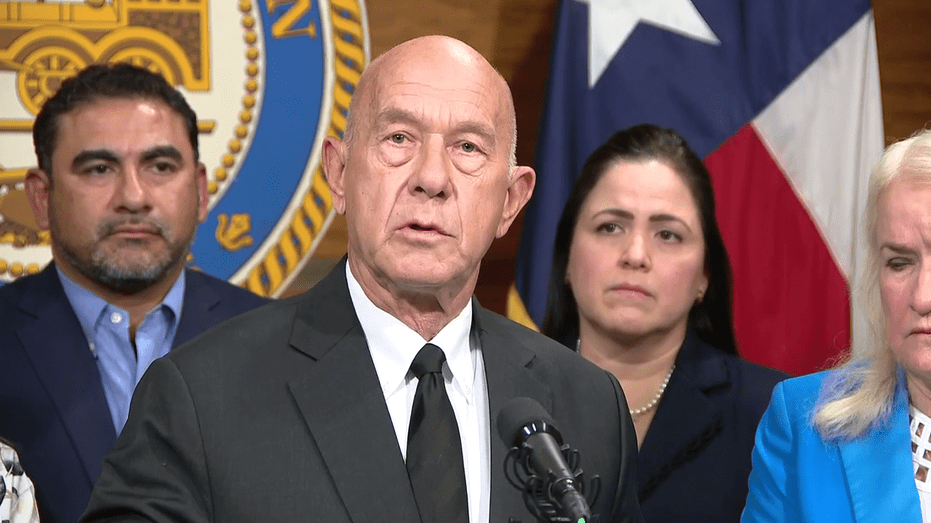 Houston Mayor Warns: ICE Out of Control, Every Houstonian Should Be Alarmed