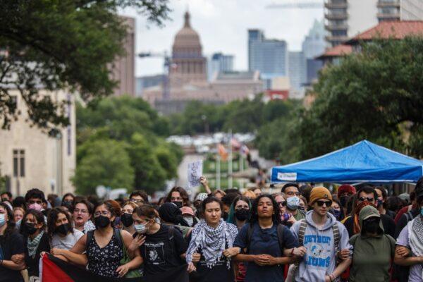 Texas College Campus Protest Law Under Fire: A First Amendment Challenge Explained